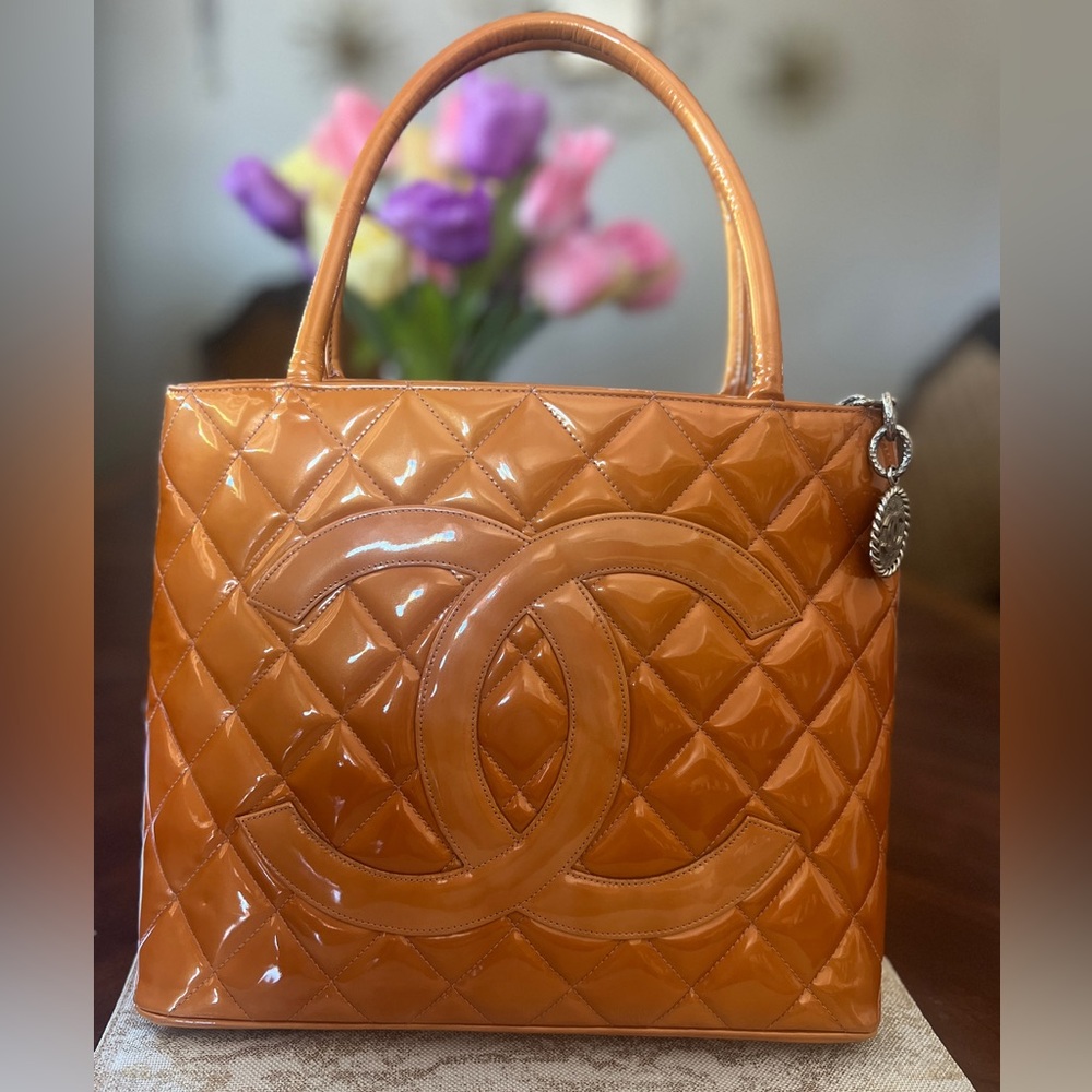 🧡Authentic CHANEL Medallion Shoulder Bag
